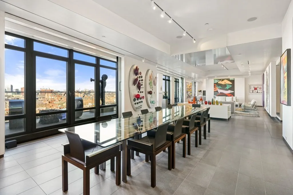 Open-Plan Living Space in a Mandarin Oriental Boston Condo
